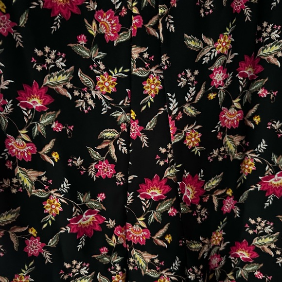 Pleione Black Floral Top Size XL - Picture 9 of 10